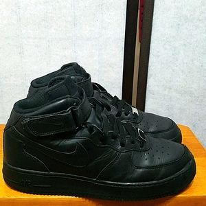 all black nike hightops